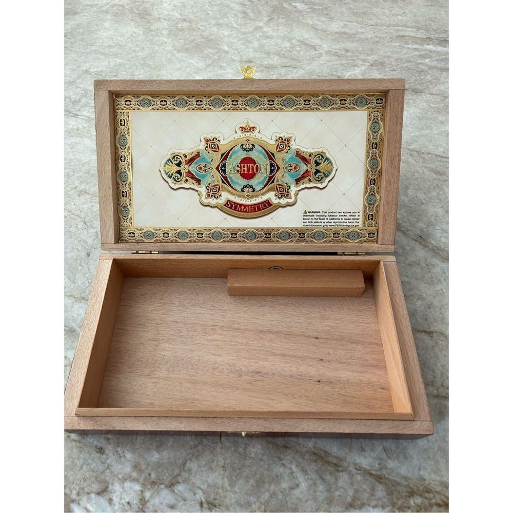 Beautiful Wooden Cigar Box - Picture 5 of 6